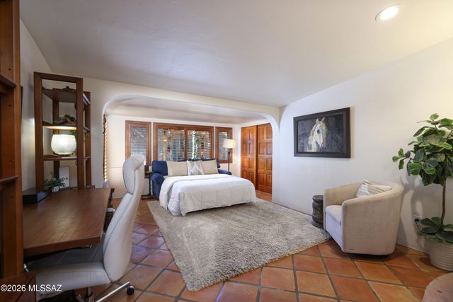 5525 N Oracle Road, Tucson, AZ 85704