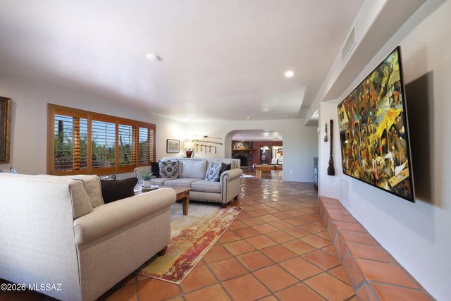 5525 N Oracle Road, Tucson, AZ 85704