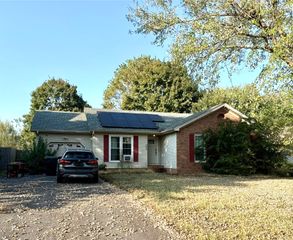 642 Winchester Dr, Hopkinsville, KY 42240