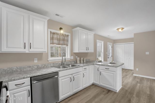 125 Cobblestone Trail, Jacksonville, NC 28546