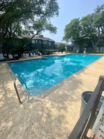 210 Oak Bay St, Rockport, TX 78382