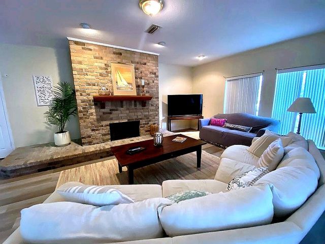 210 Oak Bay St, Rockport, TX 78382