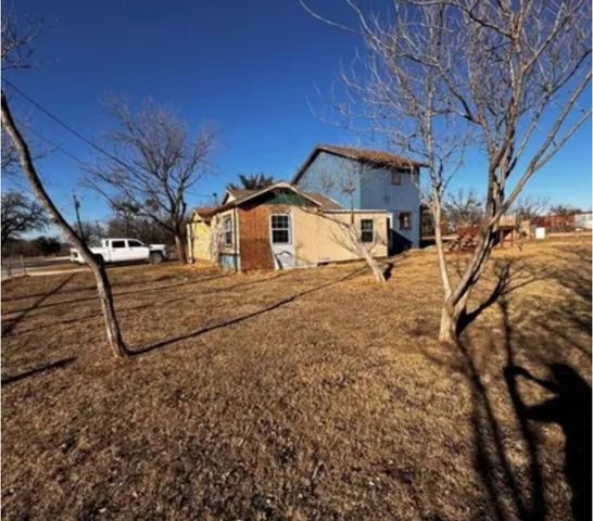 1405 N 3rd Street, Bangs, TX 76823