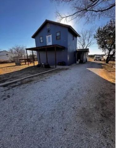 1405 N 3rd Street, Bangs, TX 76823