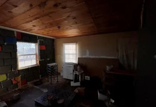 1405 N 3rd Street, Bangs, TX 76823