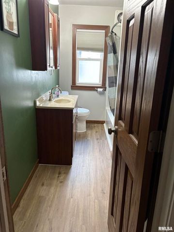 711 3RD Avenue, Camanche, IA 52730