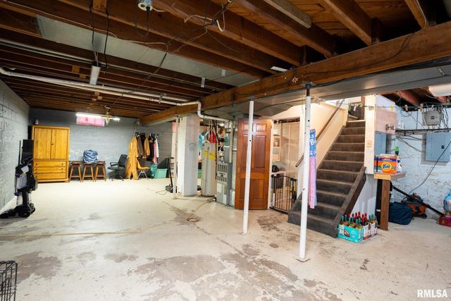 711 3RD Avenue, Camanche, IA 52730