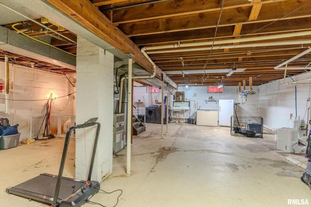 711 3RD Avenue, Camanche, IA 52730