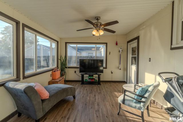 711 3RD Avenue, Camanche, IA 52730