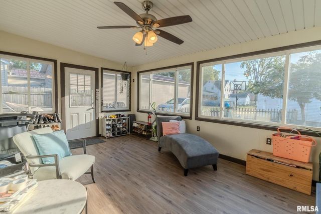 711 3RD Avenue, Camanche, IA 52730