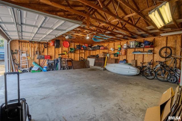 711 3RD Avenue, Camanche, IA 52730