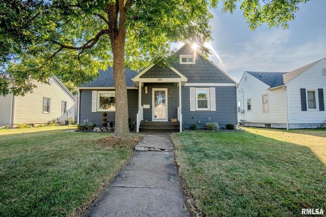 711 3RD Avenue, Camanche, IA 52730