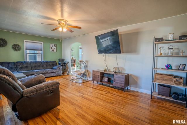 711 3RD Avenue, Camanche, IA 52730