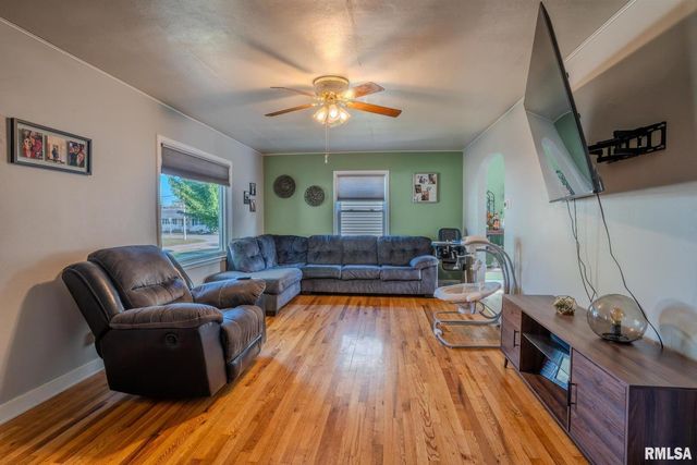 711 3RD Avenue, Camanche, IA 52730