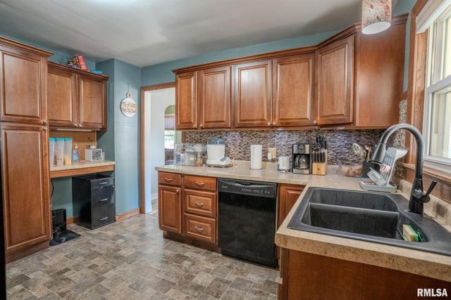 711 3RD Avenue, Camanche, IA 52730