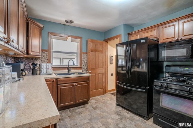 711 3RD Avenue, Camanche, IA 52730