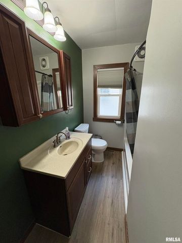 711 3RD Avenue, Camanche, IA 52730