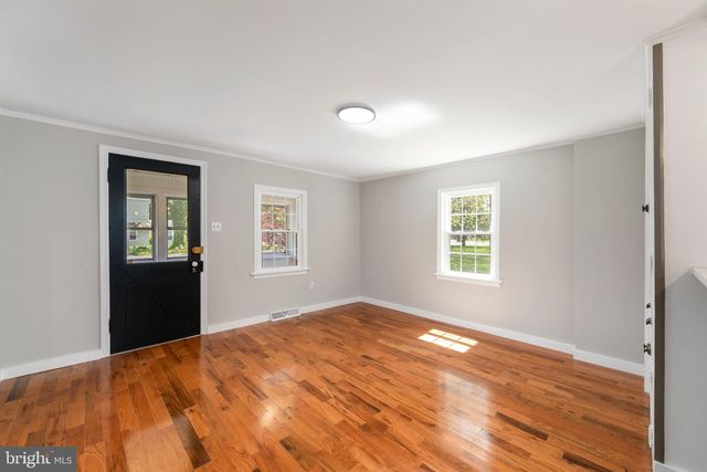 39 MAIN STREET, Pilesgrove, NJ 08098