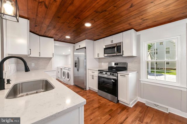 39 MAIN STREET, Pilesgrove, NJ 08098