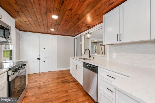 39 MAIN STREET, Pilesgrove, NJ 08098