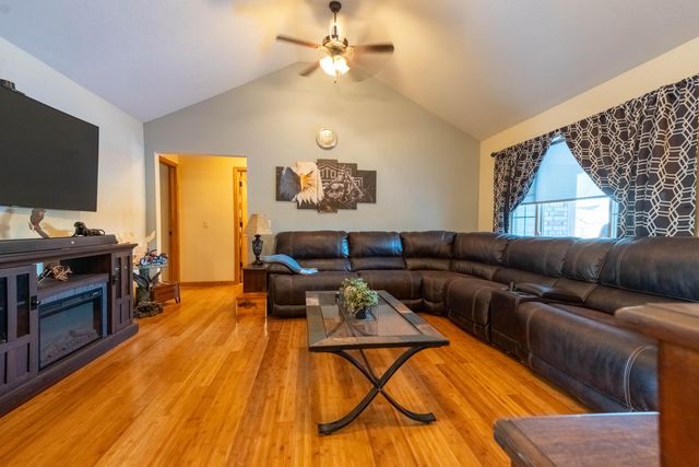 510 Bradford Pear, Clever, MO 65631