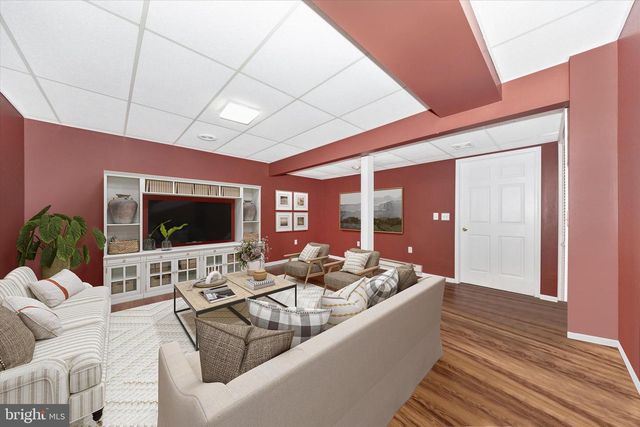 2608 BANBURY LN, Chambersburg, PA 17201