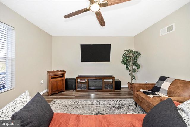 2608 BANBURY LN, Chambersburg, PA 17201