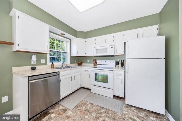 2608 BANBURY LN, Chambersburg, PA 17201