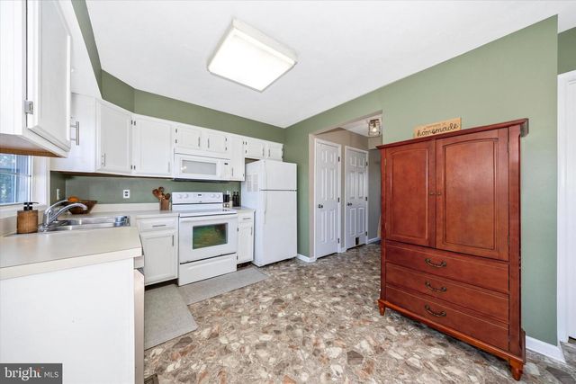2608 BANBURY LN, Chambersburg, PA 17201
