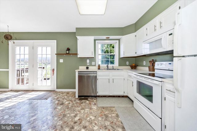 2608 BANBURY LN, Chambersburg, PA 17201