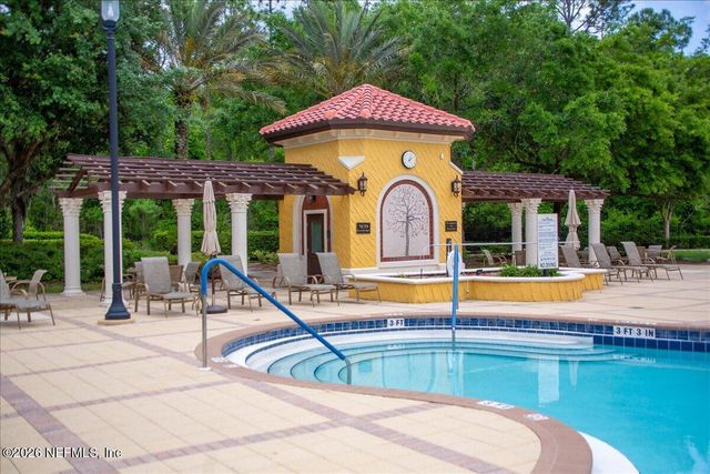 8521 LITTLE SWIFT Circle 34D, Jacksonville, FL 32256