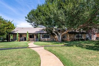 1723 Drakestone Avenue, Nichols Hills, OK 73120