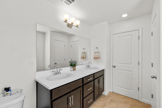 165 Sullivan Dr, Merced, CA 95348