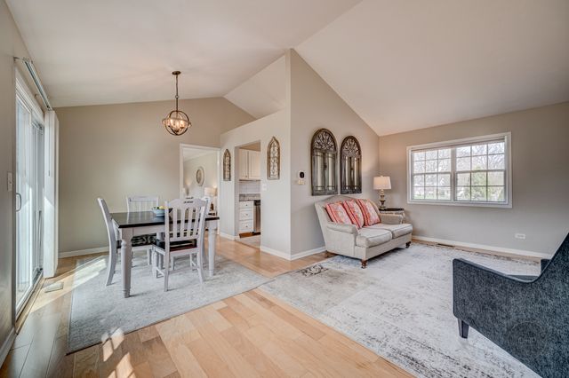 1306 CANYON RUN Road, Naperville, IL 60565