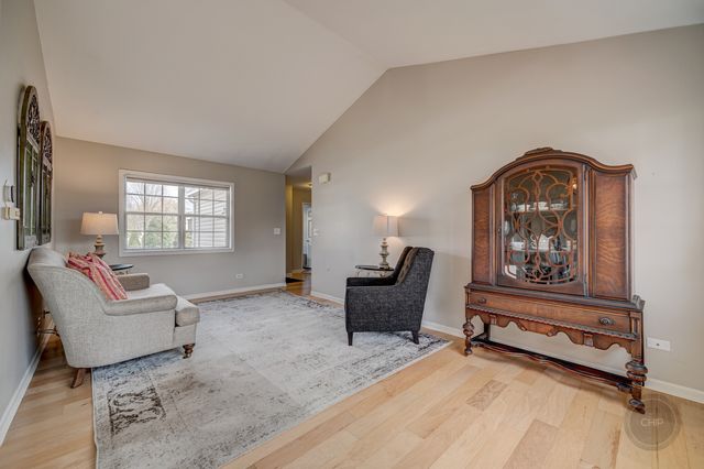 1306 CANYON RUN Road, Naperville, IL 60565