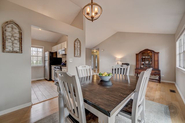 1306 CANYON RUN Road, Naperville, IL 60565