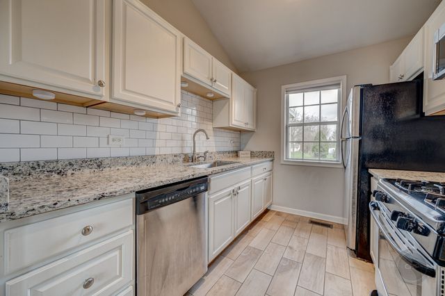 1306 CANYON RUN Road, Naperville, IL 60565