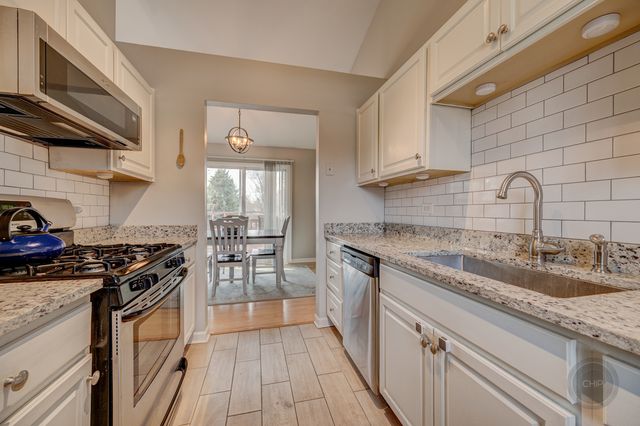 1306 CANYON RUN Road, Naperville, IL 60565