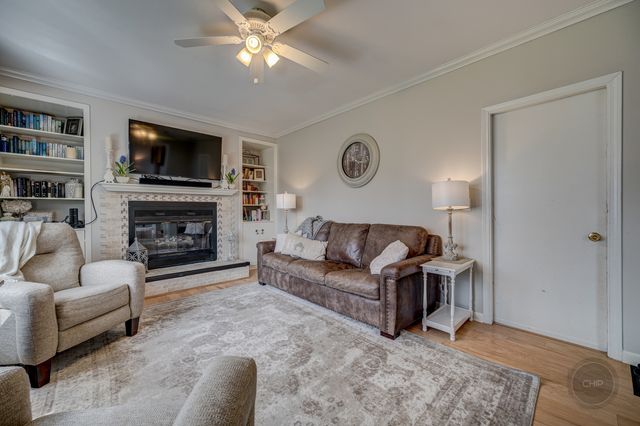 1306 CANYON RUN Road, Naperville, IL 60565