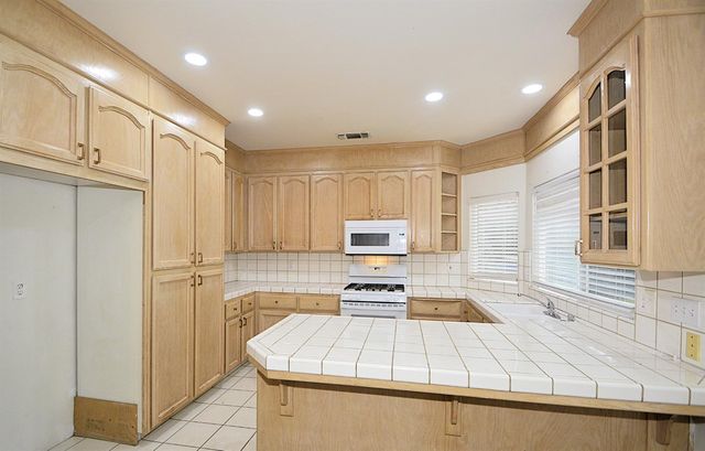 2549 E Jenny Avenue, Fresno, CA 93720