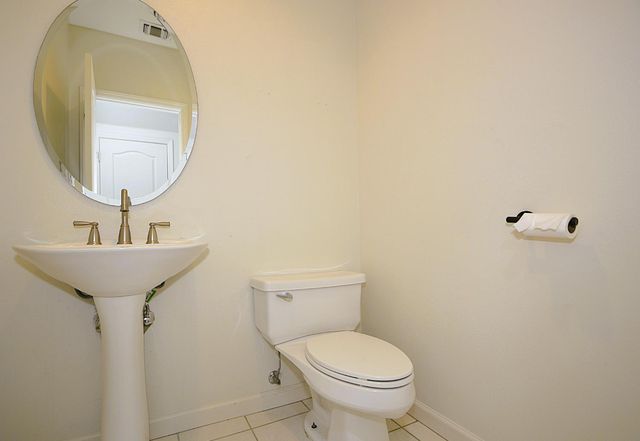 2549 E Jenny Avenue, Fresno, CA 93720