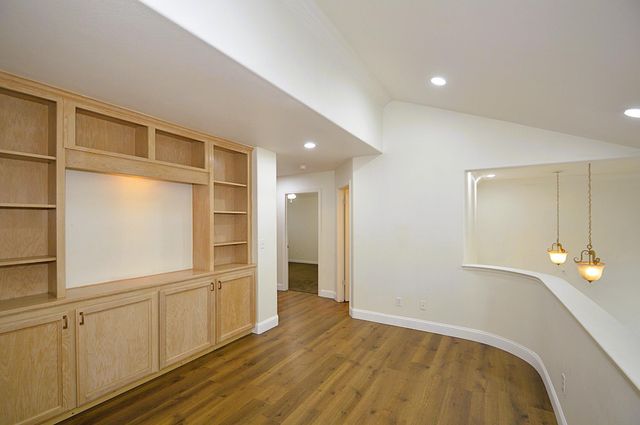 2549 E Jenny Avenue, Fresno, CA 93720