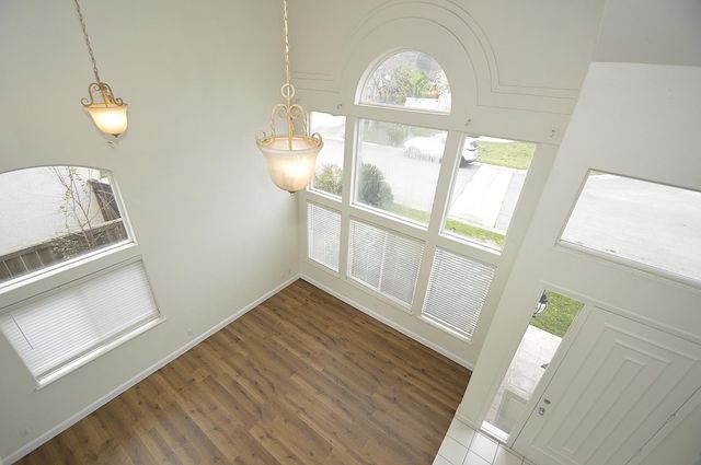 2549 E Jenny Avenue, Fresno, CA 93720