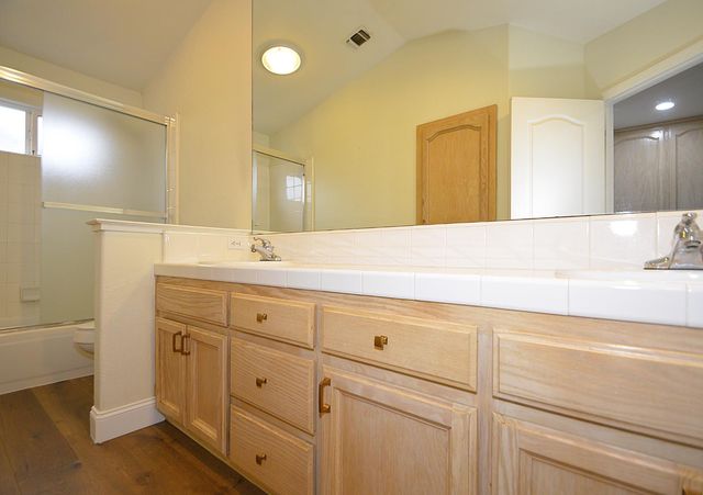 2549 E Jenny Avenue, Fresno, CA 93720