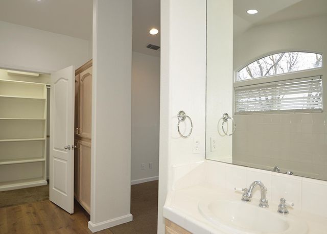 2549 E Jenny Avenue, Fresno, CA 93720