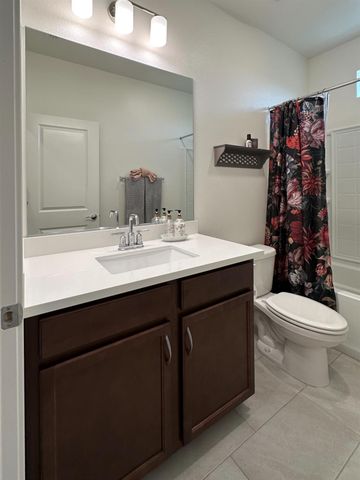 2975 Grassy Bank Ave, Sacramento, CA 95833