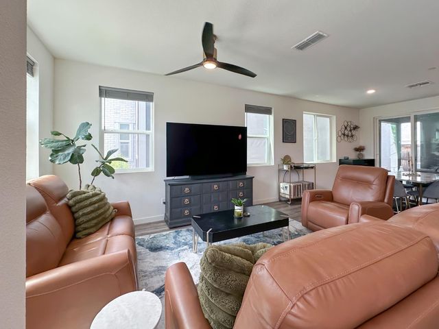 2975 Grassy Bank Ave, Sacramento, CA 95833