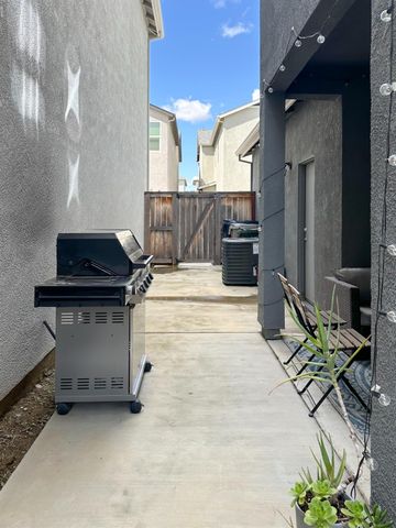 2975 Grassy Bank Ave, Sacramento, CA 95833