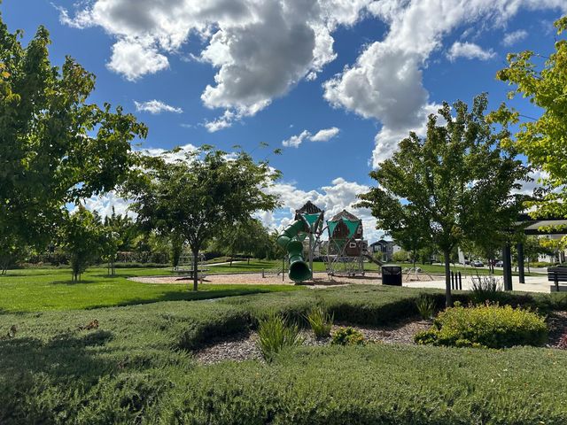 2975 Grassy Bank Ave, Sacramento, CA 95833