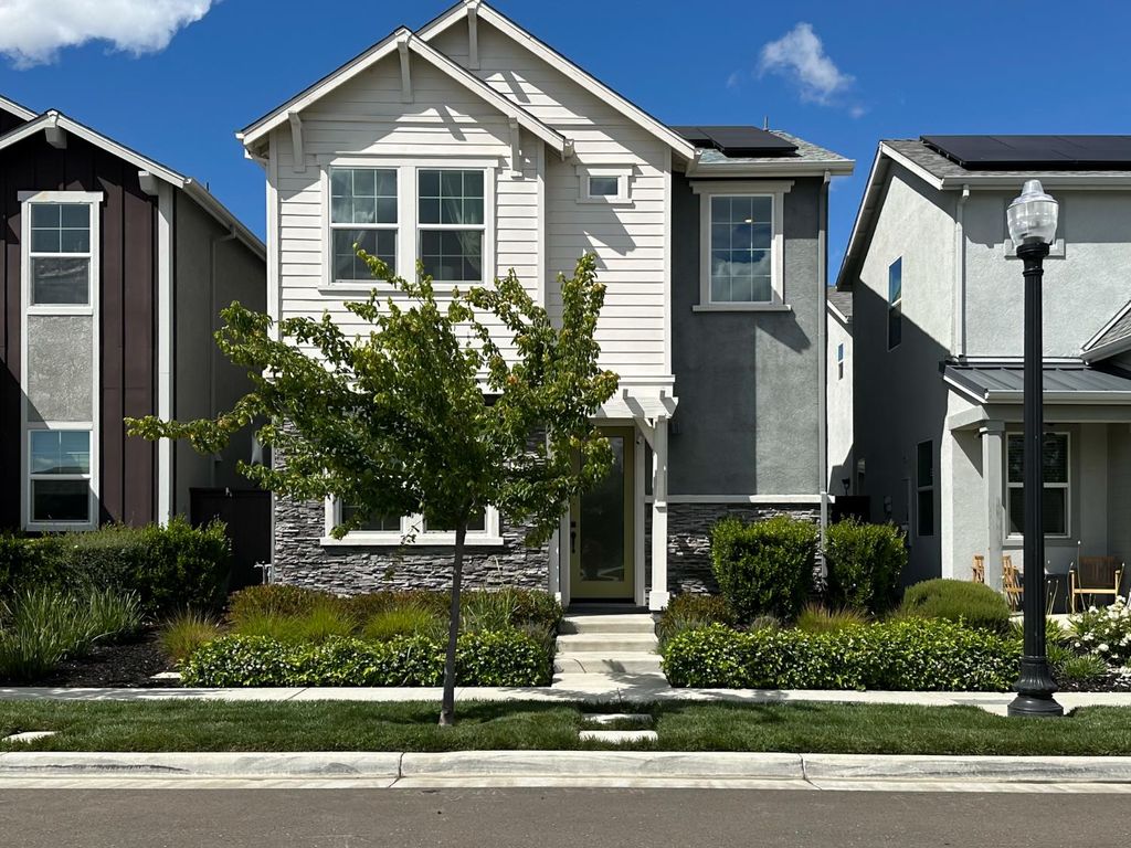 2975 Grassy Bank Ave, Sacramento, CA 95833